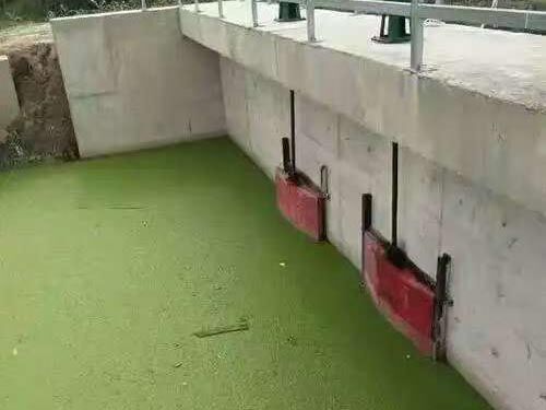 QLD型电装启闭机:工业污水厂大型闸门的自动化管控案例整体外观 | 自动驱动 | 闸门整体结构展示